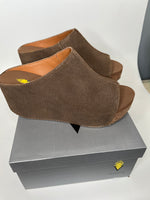 Embossed Volatile Wedge