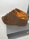 Embossed Volatile Wedge